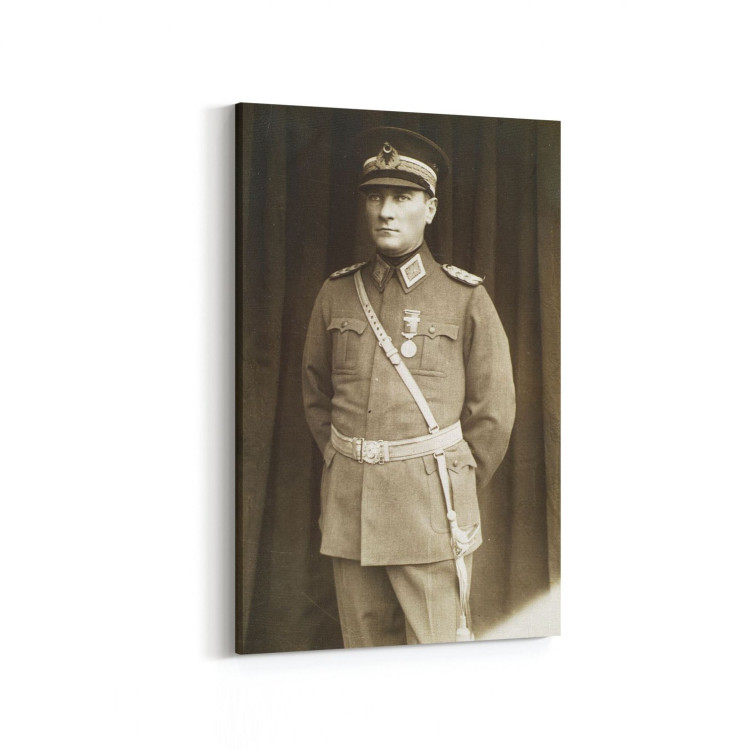 12408D Mustafa Kemal Atatürk Dikey Kanvas Tablo