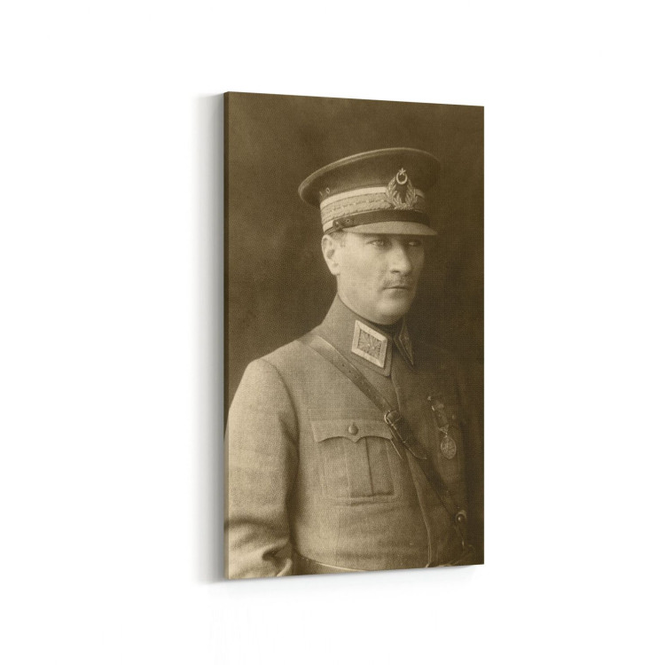 12412DD Mustafa Kemal Atatürk Dikey Dar Kanvas Tablo